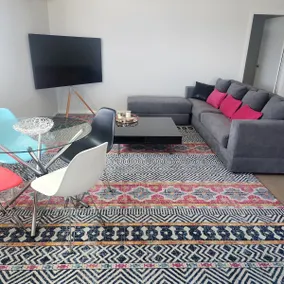 Contemporary Nowra Home. Quiet Central Location - Image 4