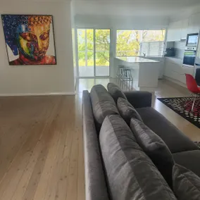 Contemporary Nowra Home. Quiet Central Location - Image 3