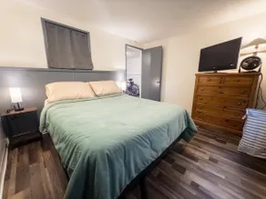 Huge 2BR + Office/ Sleeps Like a 3BR & Large Yard - Image 5