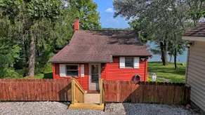 Lakeside Cottage with Views and Charm - Image 2