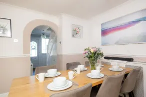 Relaxing 3-Bedroom Retreat House Free Parking 8ppl - Image 2