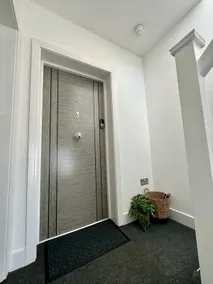 Hadleigh Hideout - Modern Apartment with Parking - Image 3