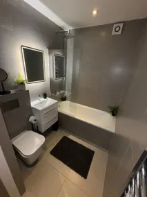 Hadleigh Hideout - Modern Apartment with Parking - Image 2