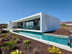 ”Casa Cubo” with heated pool - Image 2