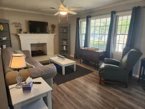 Cozy Home 3 miles from Downtown and I95 - Image 2