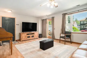 Cozy Home with Comfort & Prime Location & King Bed - Image 2