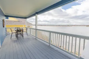 Waterfront Gem Near Kemah | Sunset Views - Image 4