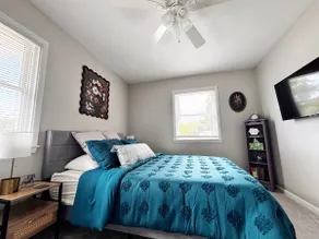 7 Min to Scheels • Sleeps 5 • Projector • Bunk Bed - Image 4