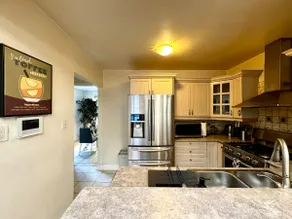 Sunlit House With Southern Charm - Image 3