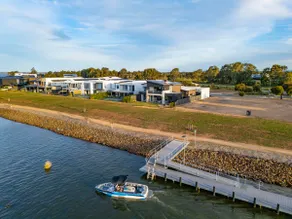 Absolute Waterfront lake house - Image 4