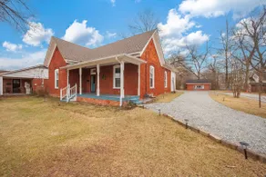 Marie’s Cottage Off Main – Walk to Downtown - Image 2