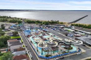 2K+ Sqft Beach House: Near Rides, Under 1hr to NYC - Image 5