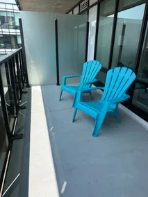 Bright bold & beautiful 1 BR with 6 applainces - Image 3