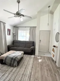 Fresh, Peaceful Home in Quaint Neighborhood. - Image 3