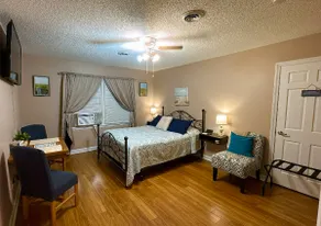 “Comforts of Home”. 2 Bed, 1 Bath. Newly renovated - Image 5