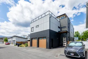 Downtown Kelowna Contemporay Living - Image 2