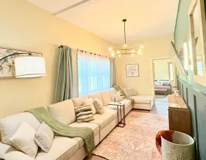 one of a kind Lara’s Loft lovely mountain views - Image 2