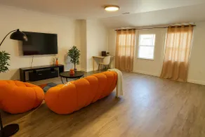 Modern Comfort near Universal - Image 5