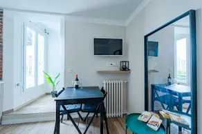Cozy studio near Paris - Image 2