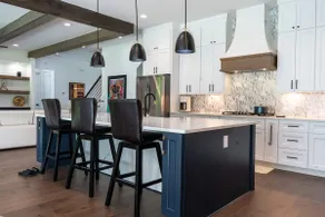 Stunning 4 bd Lux home offering comfort & style - Image 4