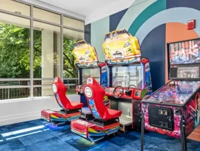 Chic, 1 bd Apt w/ Game Room, Movie Room & 24hr Gym - Image 5