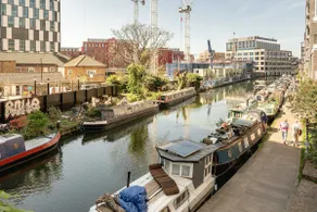 Spacious BrightCorner 7thfloor view over the canal - Image 3