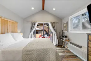 Cozy Bungalow W/ Lake Access | Near Mt. Rainier - Image 2