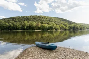 ‘Riverbend Retreat’ Pickleball! Hot tub! Kayaks - Image 3