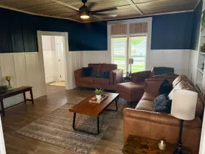 711 House - Image 2