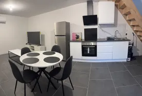 Left house 145 B - Image 2