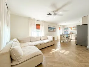 Waterfront retreat with kayaks, walk to the beach - Image 3