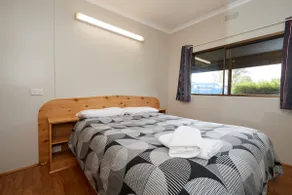 2-Bedroom Ensuite Cabin - sleeps up to 5 Guests - Image 3