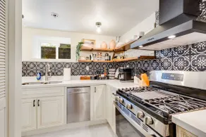 U-District Cozy 2BR/1BA|Walkable to UW/ Light Rail - Image 3