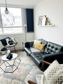 Modern 1-4 Sleeper Flat with Parking & Workspace - Image 2