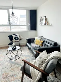 Modern 1-4 Sleeper Flat with Parking & Workspace - Image 3
