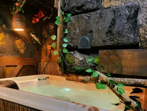 L'Auberge du Trône Romantique Médieval Jacuzzi - Image 3