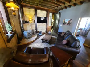 Primitive yet classy stay in historic building - Image 2
