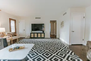 Bluegrass Meadow Sleeps 12 -Wheelchair Accessible - Image 4