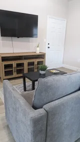 Adorable Home only 17 min from Galveston seawall - Image 5