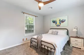 2 Bedroom Home-Midtown-Fully-Fenced-5 min to Expo - Image 4