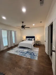 Literally minutes from LSU - cozy, clean & safe - Image 4
