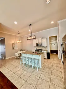 Literally minutes from LSU - cozy, clean & safe - Image 5
