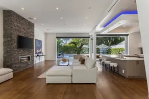 West Hollywood Haven: Pool, Chef’s Kitchen & More - Image 4