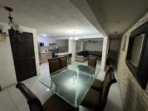 Spacious, well located near the mall - Image 2