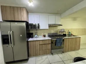 Spacious, well located near the mall - Image 5