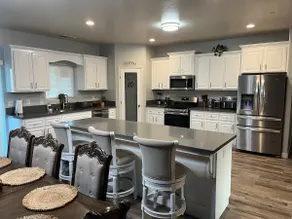 Modern 3-Bed Home 1-hour to the sequoias park - Image 5