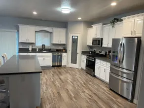 Modern 3-Bed Home 1-hour to the sequoias park - Image 4