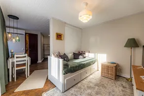 Historic Manor Apartment - Image 4