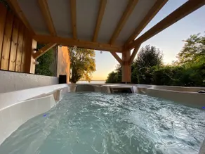 The estuary setting with jacuzzi - Image 3