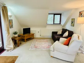 Tranquil 2 Bed Apartment, Cadbury Camp Lane - Image 3